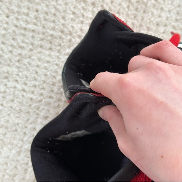 Jordan 1 Mid red, white, black sz 6Y - Picture 8 of 8